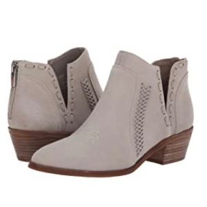 Brand new Vince Camuto Womens Presita Cement 9.5 M